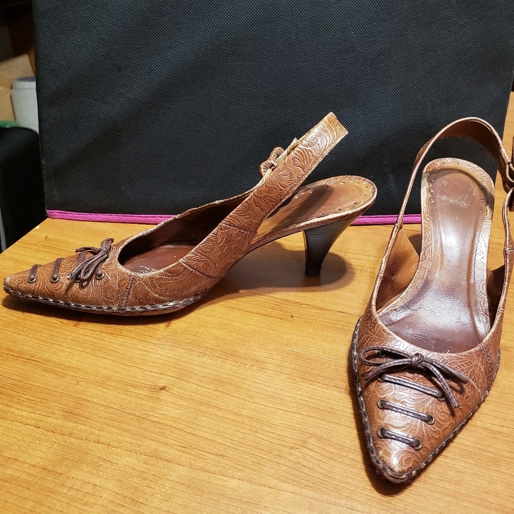 Vince Camuto tan leather slingbacks 5.5 35.5